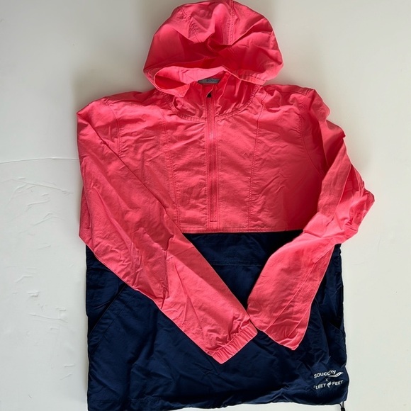 Saucony x Fleet Feet anorak windbreaker, women’s S, like new - Picture 1 of 9